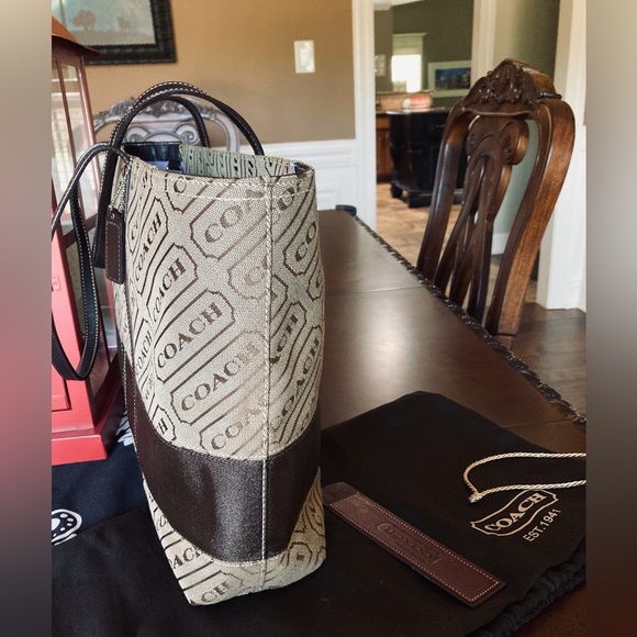 Coach Lozenge Khaki/Brown Large LogoTote NWOT - Picture 2 of 15